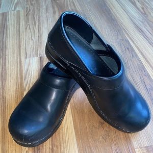 Dansko Women’s Professional Clog. Black Waterproof. Size EU 38 / US 7.5-8